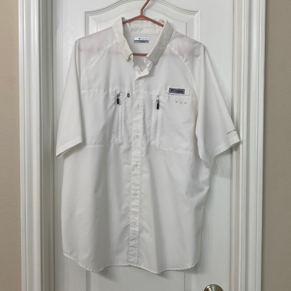 Columbia Mens Medium PFG shirt sleeve button down zipper pocket.